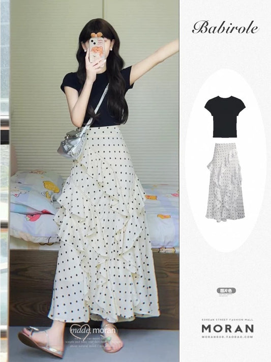 Summer clothes are paired with a complete set of fashionable Korean design niche ruffled polka dot half-length skirt summer two-piece set