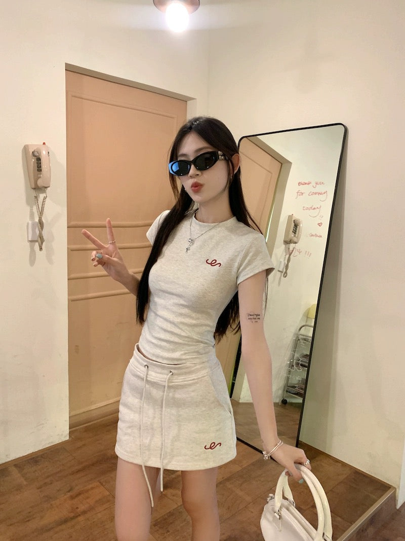 Right shoulder short-sleeved T-shirt petite suit for women summer high waist drawstring hip A-line skirt short skirt sweet hot girl two-piece set