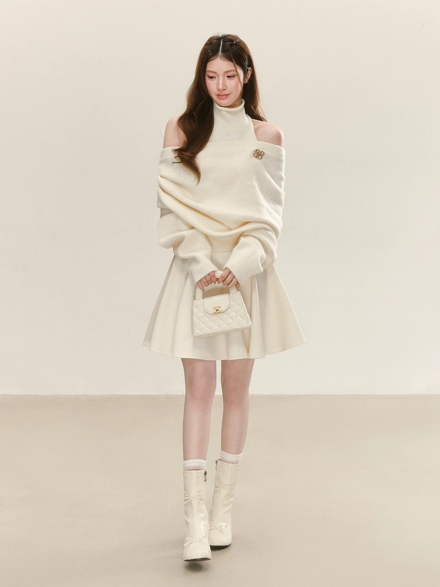 QDQD French-style elegant off-white suit, soft and supple sleeveless turtleneck base layer, off-shoulder sweater for women.