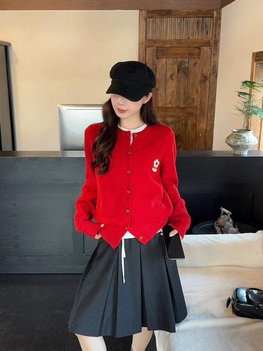 Korean embroidery round neck sweater women 2025 autumn new lazy style soft and loose long-sleeved sweater cardigan trend