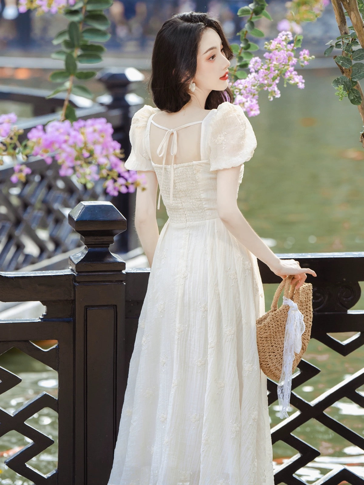 French square neck waist embroidered dress for women summer 2024 new style chic and beautiful tea break skirt fairy super fairy