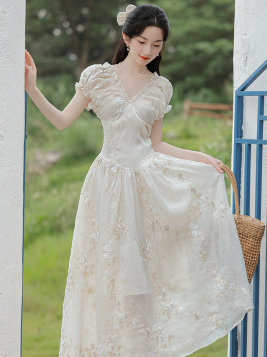 High-end heavy-duty embroidered beautiful dress for women summer 2024 new style French slim temperament v-neck long skirt