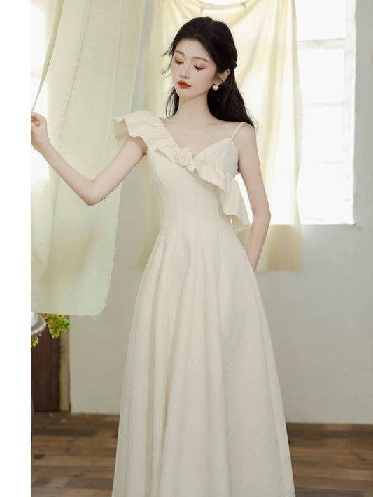 Tea break French design high-end white one-shoulder suspender dress super beautiful seaside vacation beach dress