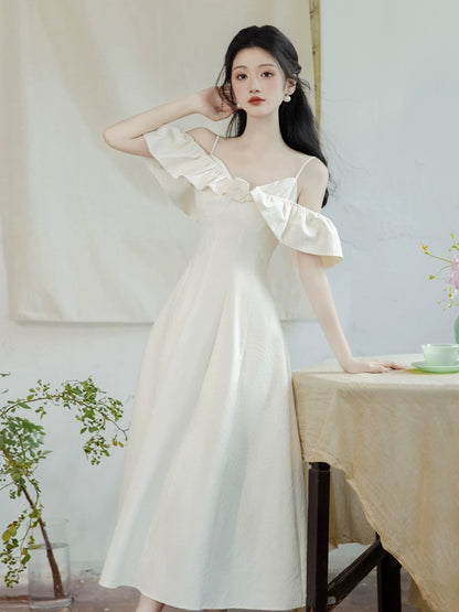 Tea break French design high-end white one-shoulder suspender dress super beautiful seaside vacation beach dress