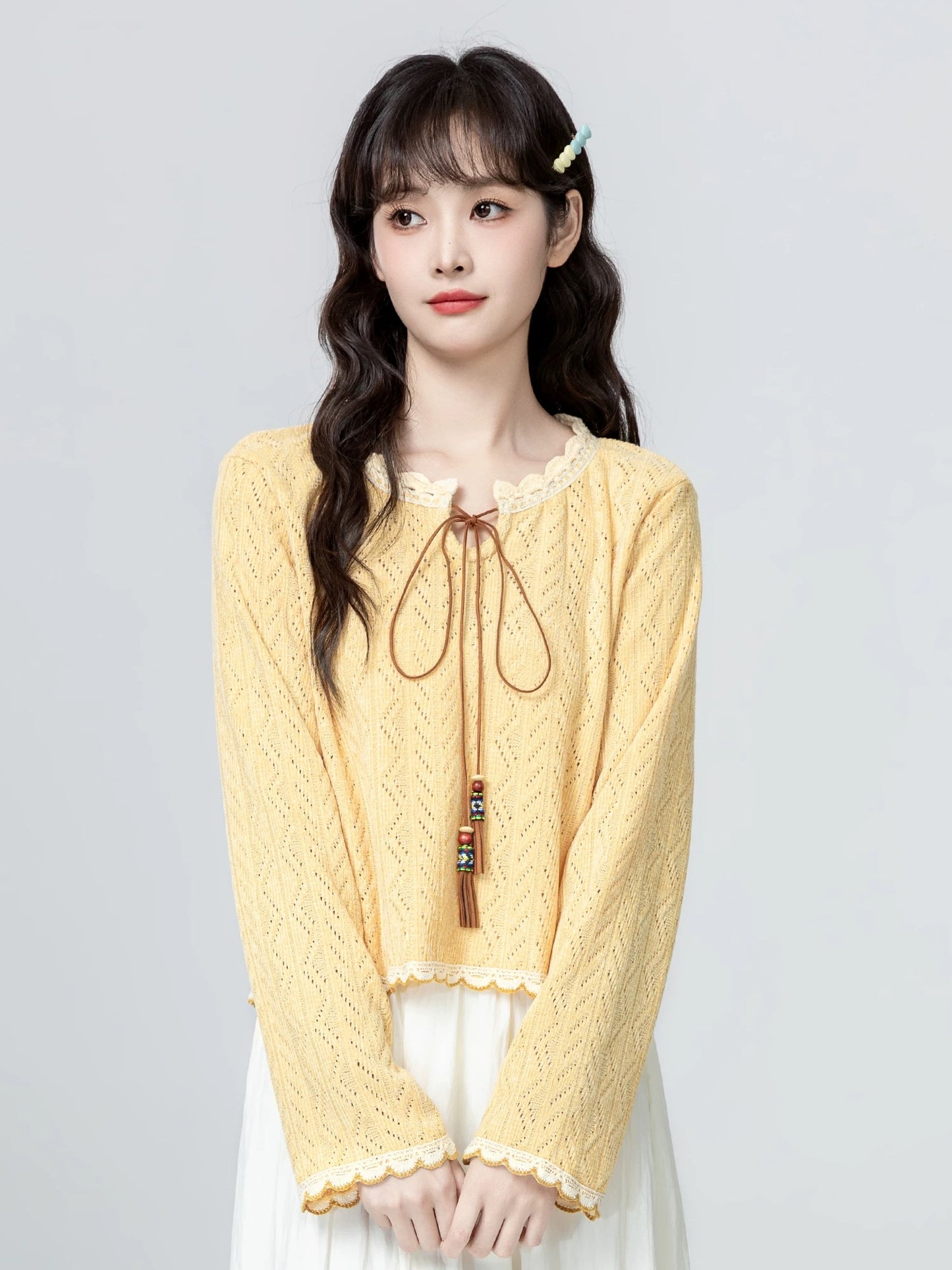 Creamy yellow openwork knitted top for women, spring and autumn 2026 new style, bow tie lace patchwork short top