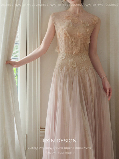 Send a letter to "Dreamland" - a hand-sewn lace embroidered misty mesh dress, a French-style fitted waist gown.