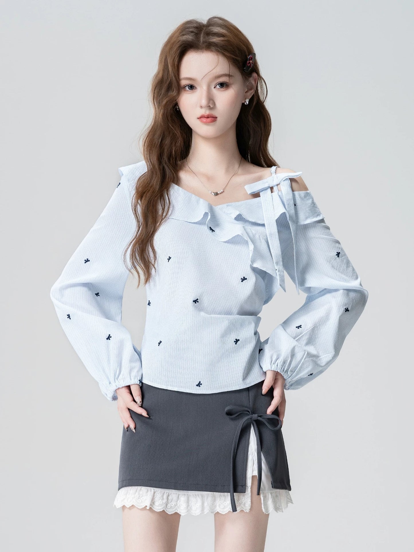 French style blue off-shoulder long-sleeved shirt for women, spring and autumn 2026 new style, bow-tie V-neck shirt, short top