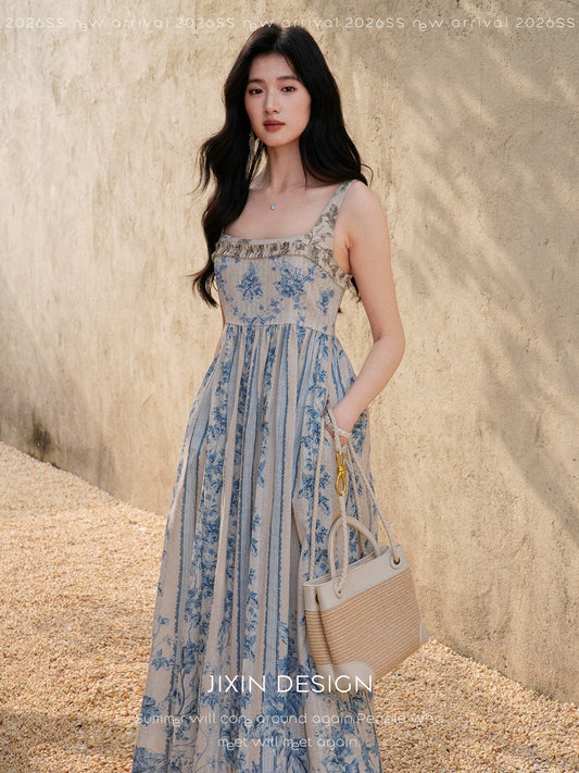 Send a letter to "Lanting" French hand-painted retro-style printed resort-style long dress with a square neckline and spaghetti straps.