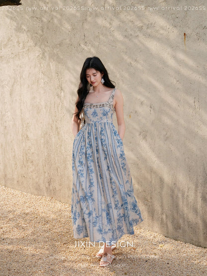 Send a letter to "Lanting" French hand-painted retro-style printed resort-style long dress with a square neckline and spaghetti straps.