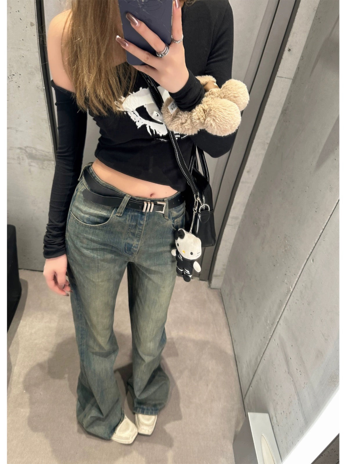 Xinlei Lin private server recommendation Paris @家微拉 distressed washed jeans casual trousers for women spring and summer