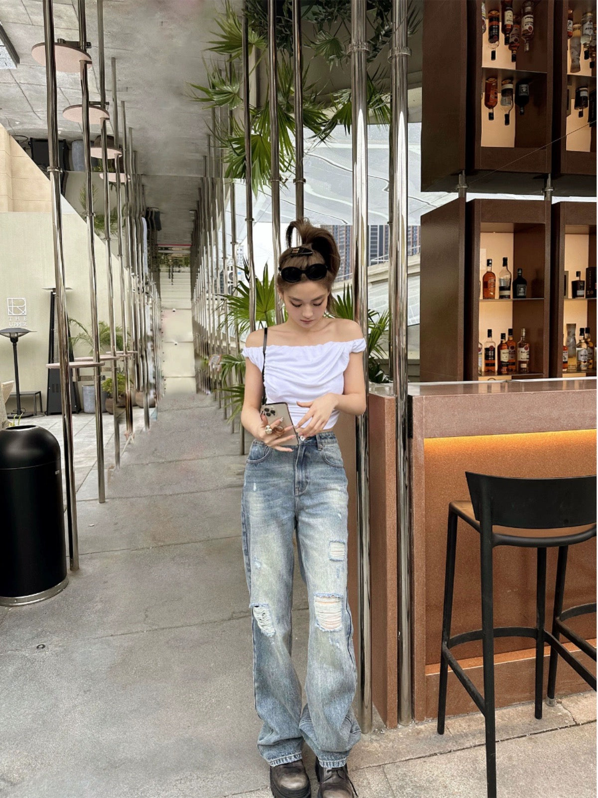 Xinlei Lin is hotly recommended in this issue! Private super complex washed summer refreshing ripped jeans