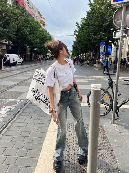 Xinlei Lin is hotly recommended in this issue! Private super complex washed summer refreshing ripped jeans