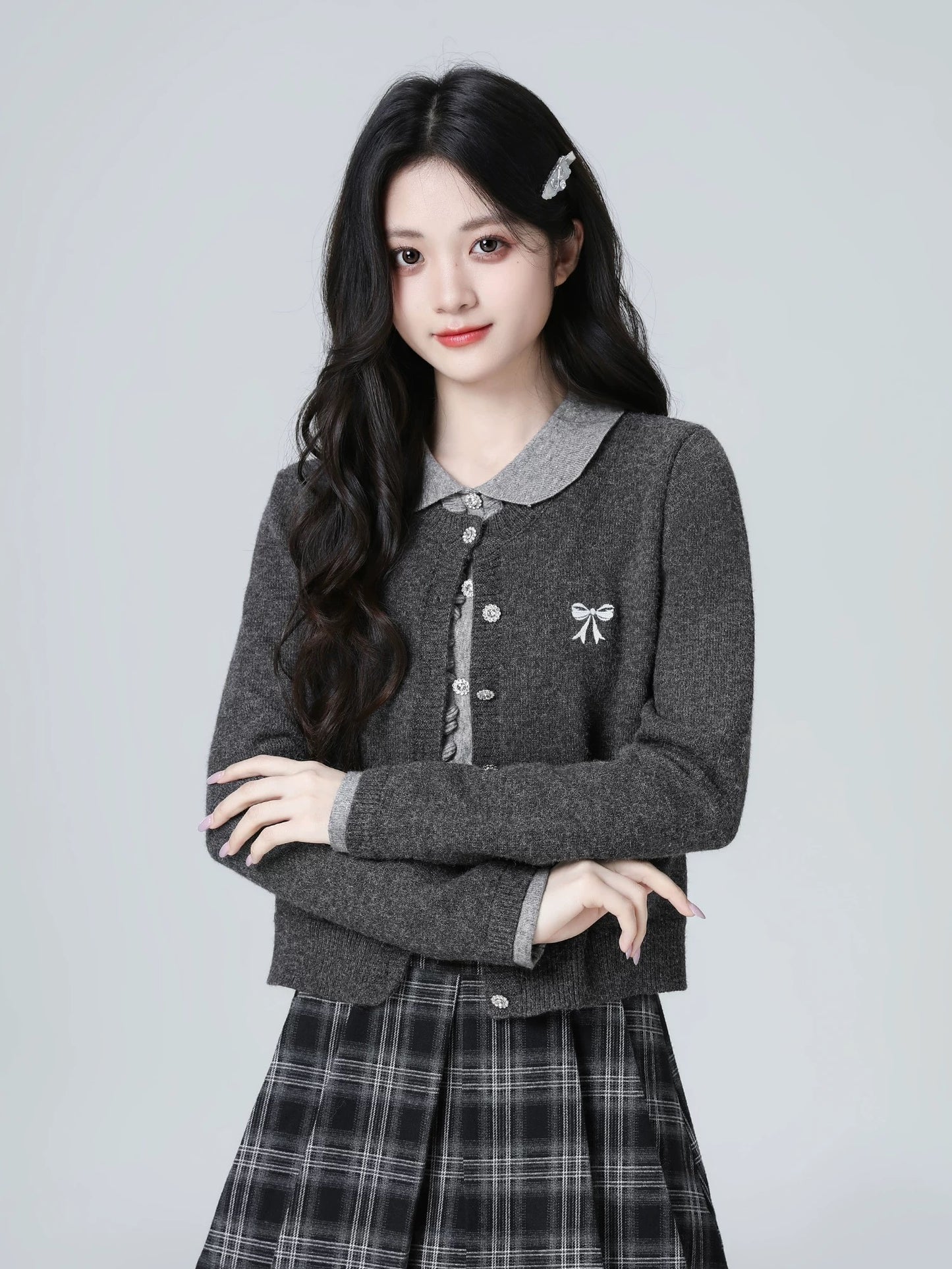 Dark gray collared knit cardigan for women, spring and autumn 2026 new style, faux two-piece patchwork sweater, short top.