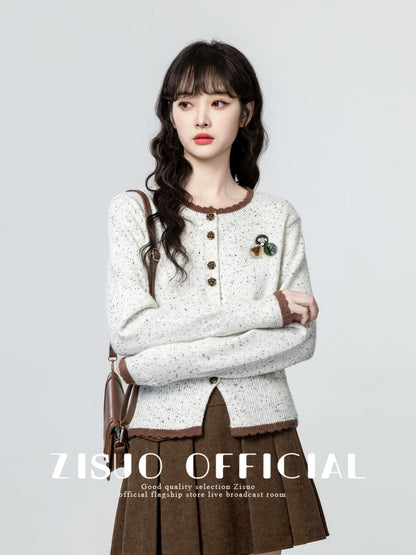 Retro round neck knitted cardigan for women, new spring and autumn 2026 style, unique design, color-blocked sweater jacket, short top.