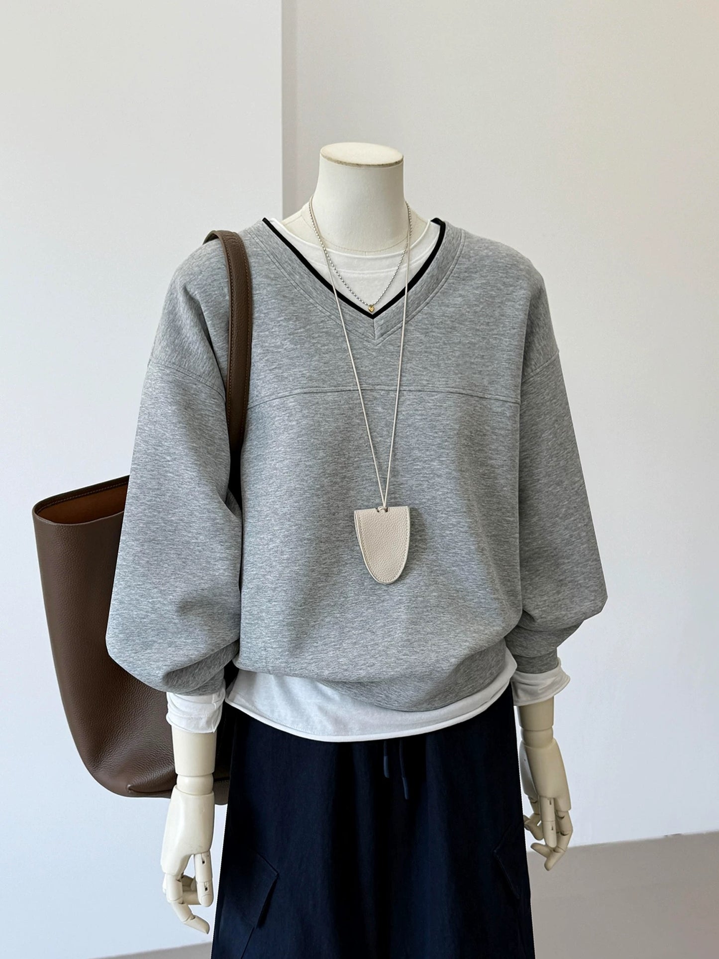 CHAO-level recommendation! Top autumn outfit~ Korean style gray contrast color V-neck design lazy layering long-sleeved sweatshirt for women