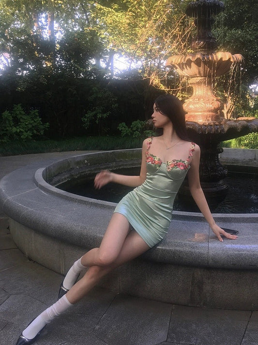 STRIVE/Yumiko French style pure desire flower embroidered hip skirt for women with slightly chubby mm spring and summer retro satin skirt
