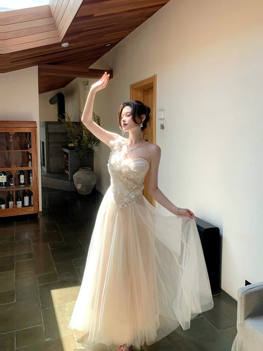 Good Job! 【Evening Breeze Weaving Dreams】French-style heavy-duty three-dimensional floral dress, unique design, niche vacation maxi dress.