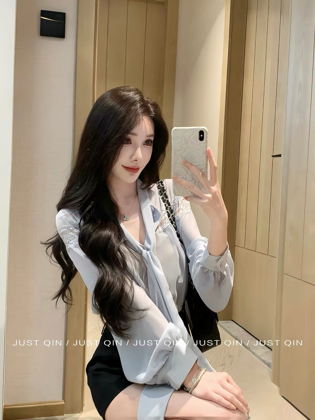 JustQin [Vintage Korean Style] 2026 New Season: Elegant Long-Sleeve Lace-Panel Shirt with Tie Detail (Women's Autumn Collection)