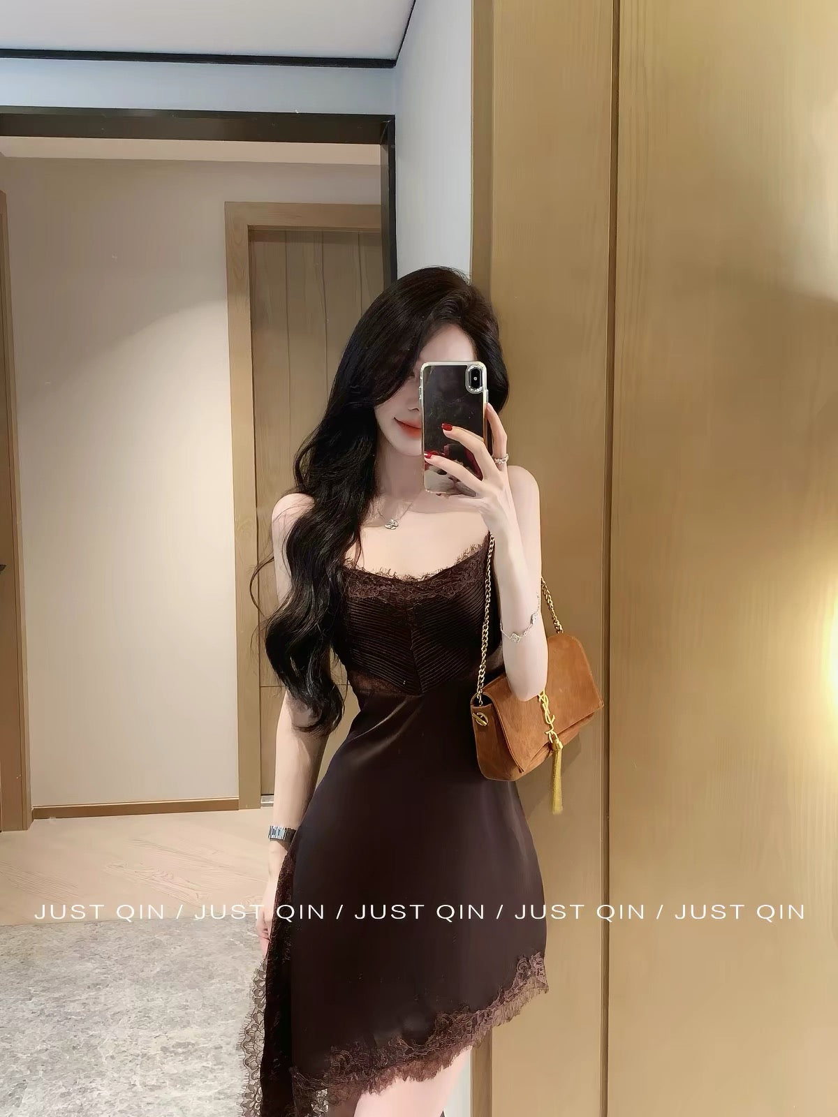 JustQin [Miss Daisy] 2026 New Collection: Elegant Slim-Fit Camisole Dress with Lace Paneling and Waist-Cinching Design