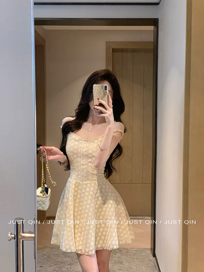 JustQin [My Beauty] 2026 New Autumn Women's Short Dress – Stylish, Waist-Defining, Patterned Cut-Out Design