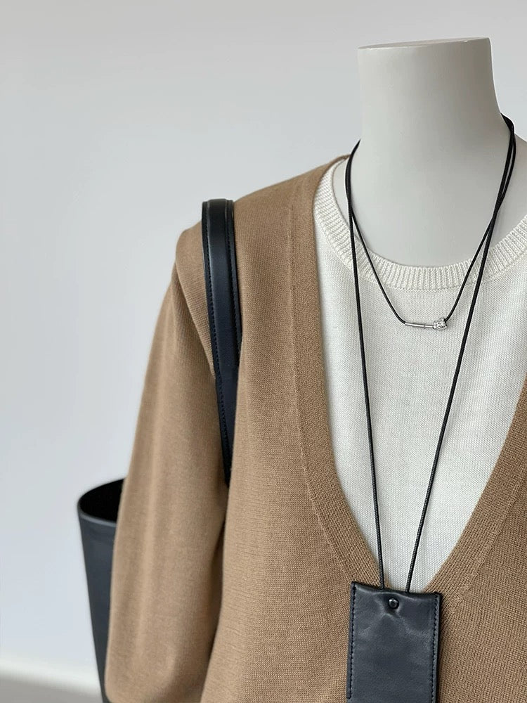 CHAO-level recommendation! Minimalism ~ Korean version of the khaki large U-neck sweater women's lazy loose knitted top