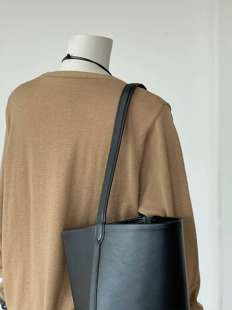 CHAO-level recommendation! Minimalism ~ Korean version of the khaki large U-neck sweater women's lazy loose knitted top