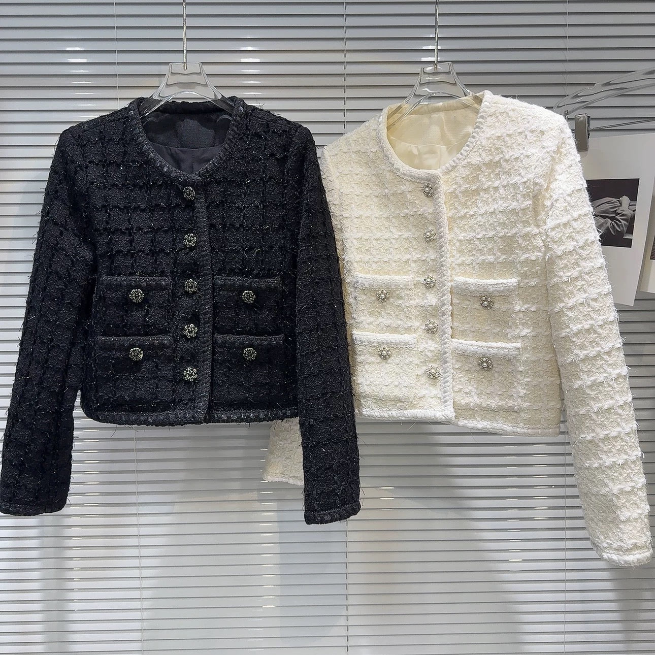 [In Stock] 2026 Spring New Arrival-Style Pearl Flower Button Pocket Tweed Elegant Short Jacket