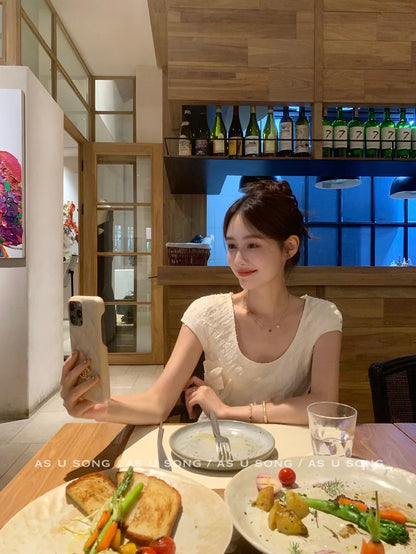 Hi Meisong [Julieta] Fall in love with the long fishtail dress with bias cut three-dimensional flower texture