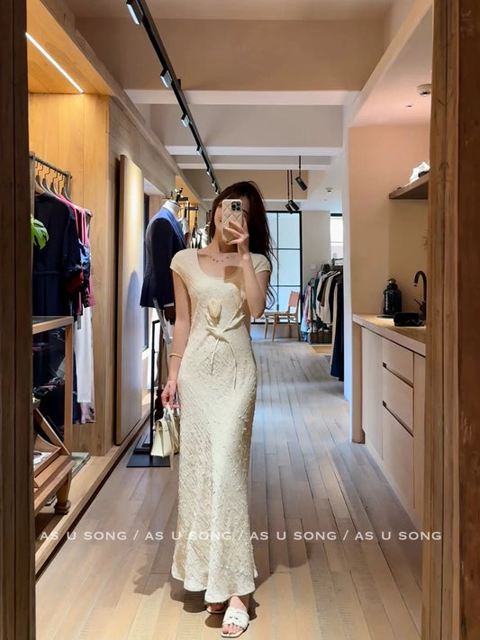 Hi Meisong [Julieta] Fall in love with the long fishtail dress with bias cut three-dimensional flower texture