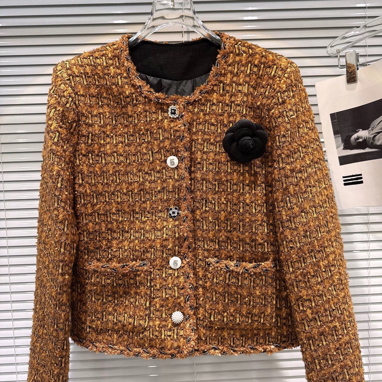 [In Stock] 2025 Winter New Style -Style Floral Brooch Woven Tweed Down Lined Short Jacket Top