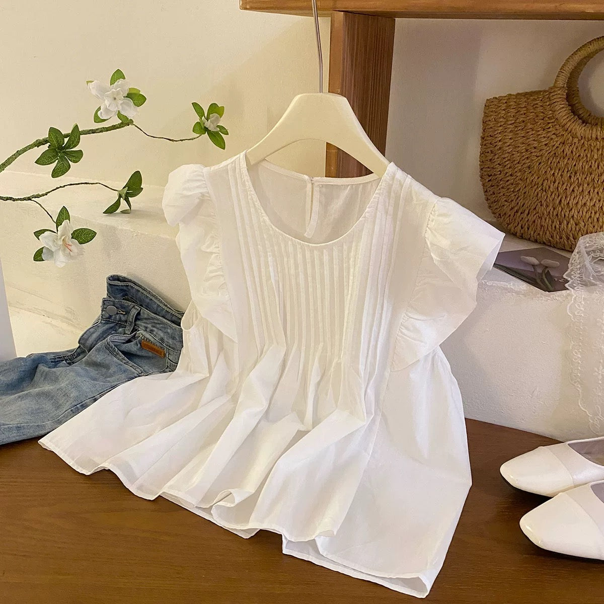 Fresh and tranquil blue organ pleated pleated flying sleeve shirt for women summer French retro loose slim babydoll shirt
