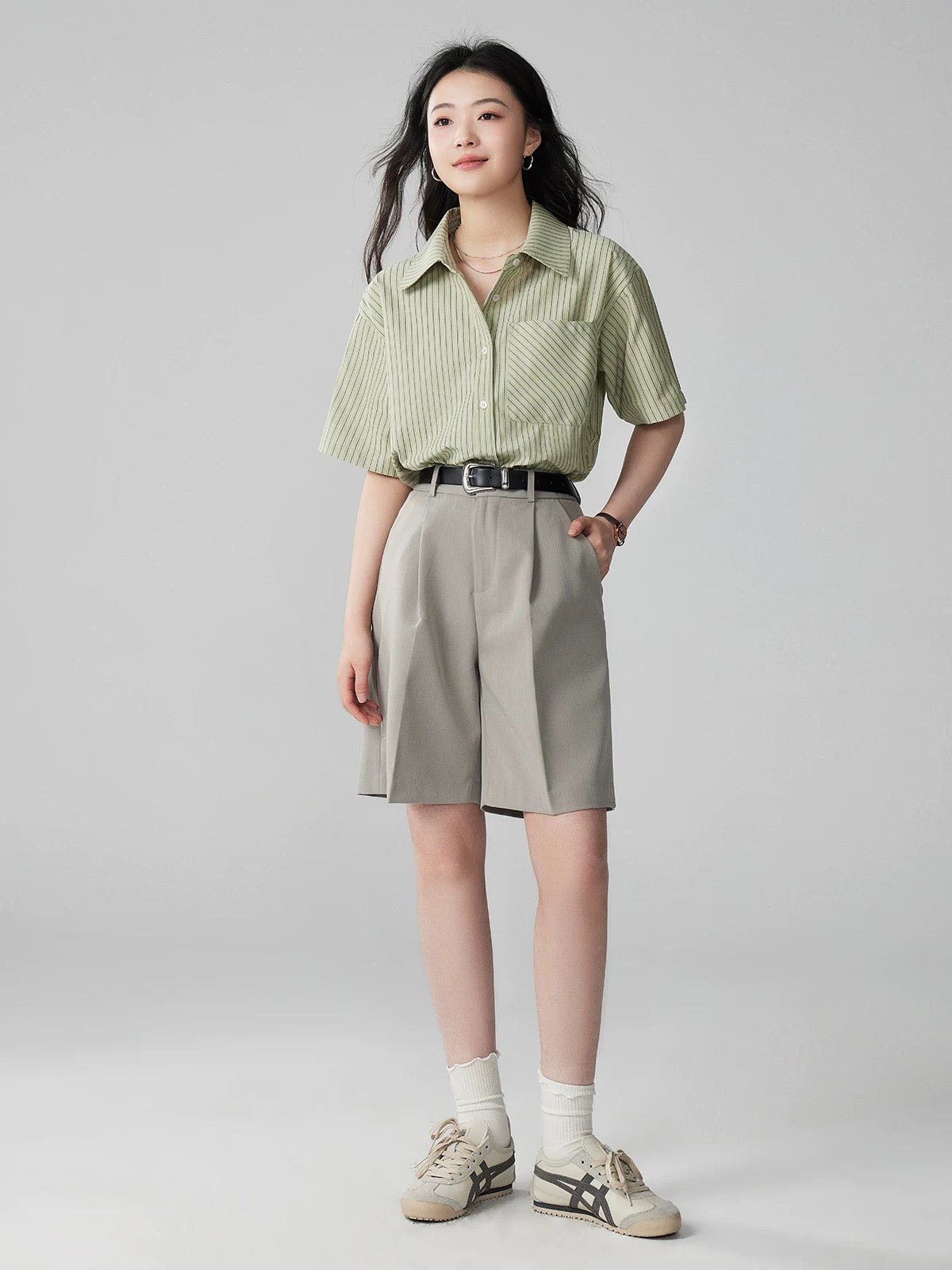 Yakejia green striped short-sleeved shirt for women in summer, loose and breathable, not stuffy, professional commuting, versatile shirt