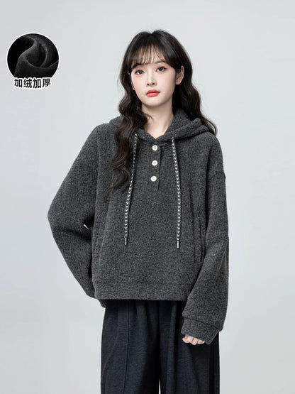 Dark gray hooded sweatshirt for women, fleece-lined and thickened, new autumn/winter style, 2026, pullover sweatshirt, short style for students.