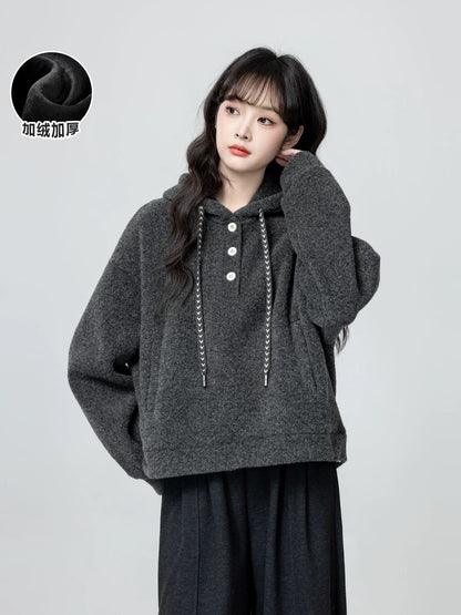 Dark gray hooded sweatshirt for women, fleece-lined and thickened, new autumn/winter style, 2026, pullover sweatshirt, short style for students.