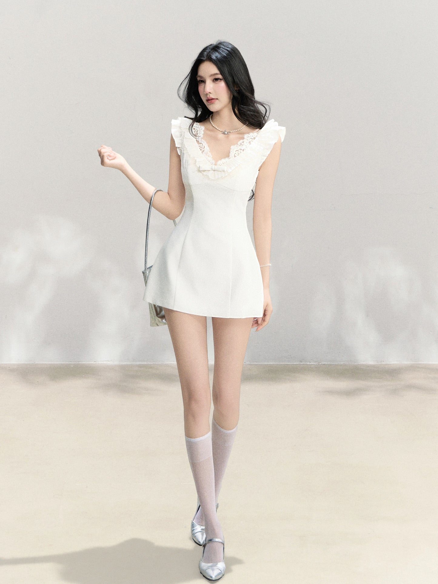 Mejiu [Springtime Diary] Gentle V-neck Lace-trimmed White Dress - Spring/Summer Date Dress