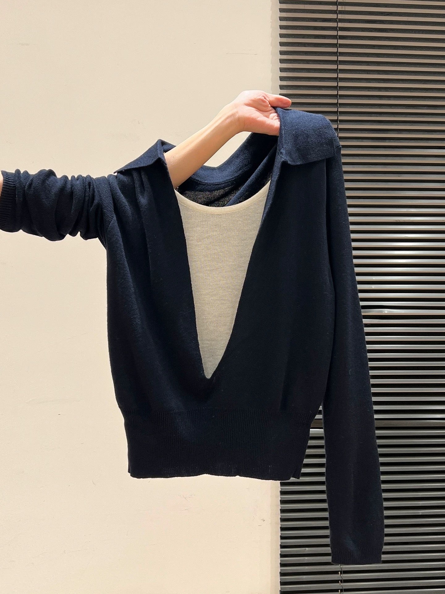 Navy blue V-neck exposed clavicle splicing fake two-piece long-sleeved knitted bottoming shirt inner wear autumn wear lazy tops for women