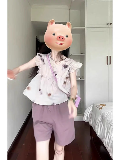 Summer clothes are paired with a set of Korean-style small flying sleeves floral tops and shorts for petite two-piece suits for women with sweet temperament.
