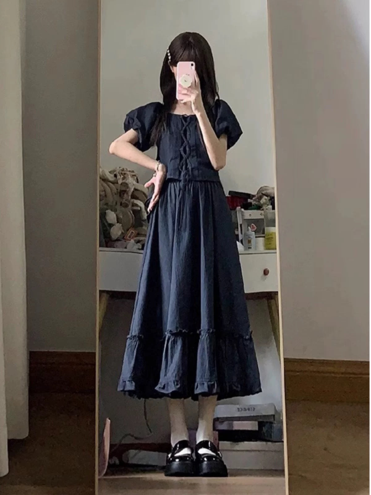A complete set of outfits for little people who are popular on the street. Women's summer puff sleeve top, denim skirt, sweet and spicy two-piece suit.