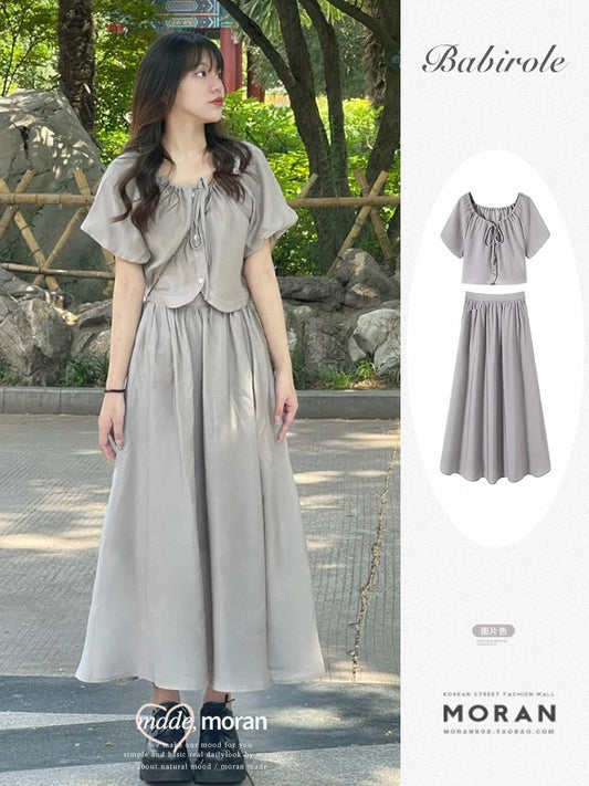 Summer clothes are paired with a complete set of fashionable puff-sleeved tops, skirts, and two-piece skirts for small people to look taller.