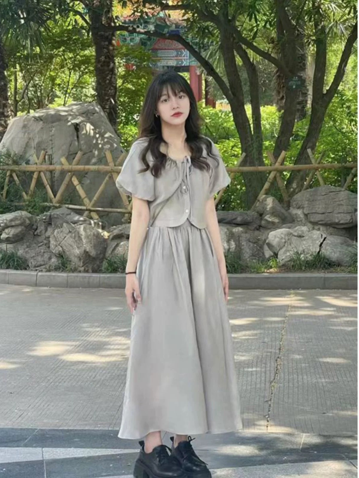 Summer clothes are paired with a complete set of fashionable puff-sleeved tops, skirts, and two-piece skirts for small people to look taller.