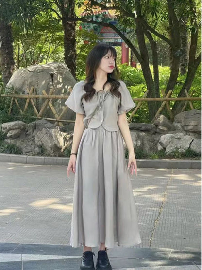 Summer clothes are paired with a complete set of fashionable puff-sleeved tops, skirts, and two-piece skirts for small people to look taller.