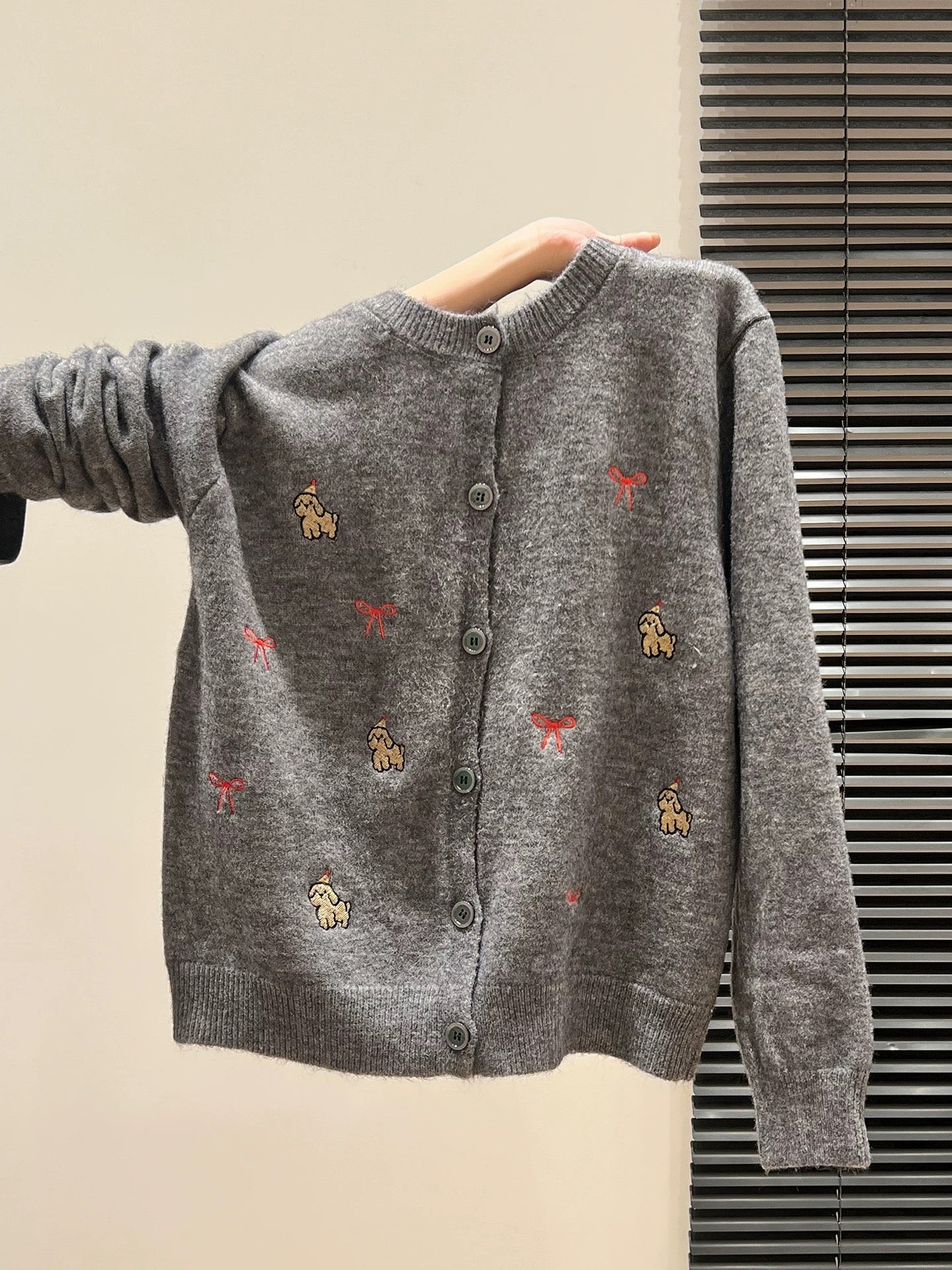 Embroidered buttoned round neck long-sleeved knitted cardigan women's 2025 autumn and winter new outerwear sweater thickened top