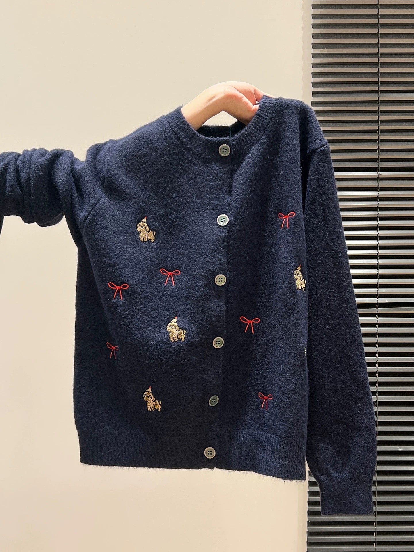 Embroidered buttoned round neck long-sleeved knitted cardigan women's 2025 autumn and winter new outerwear sweater thickened top