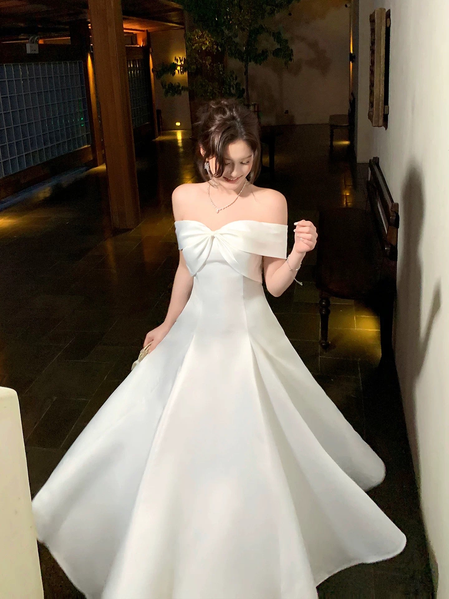 Good Job: White Tea LoverFrench Style White Off-Shoulder High-End Dr   Lee Nhi Boutique