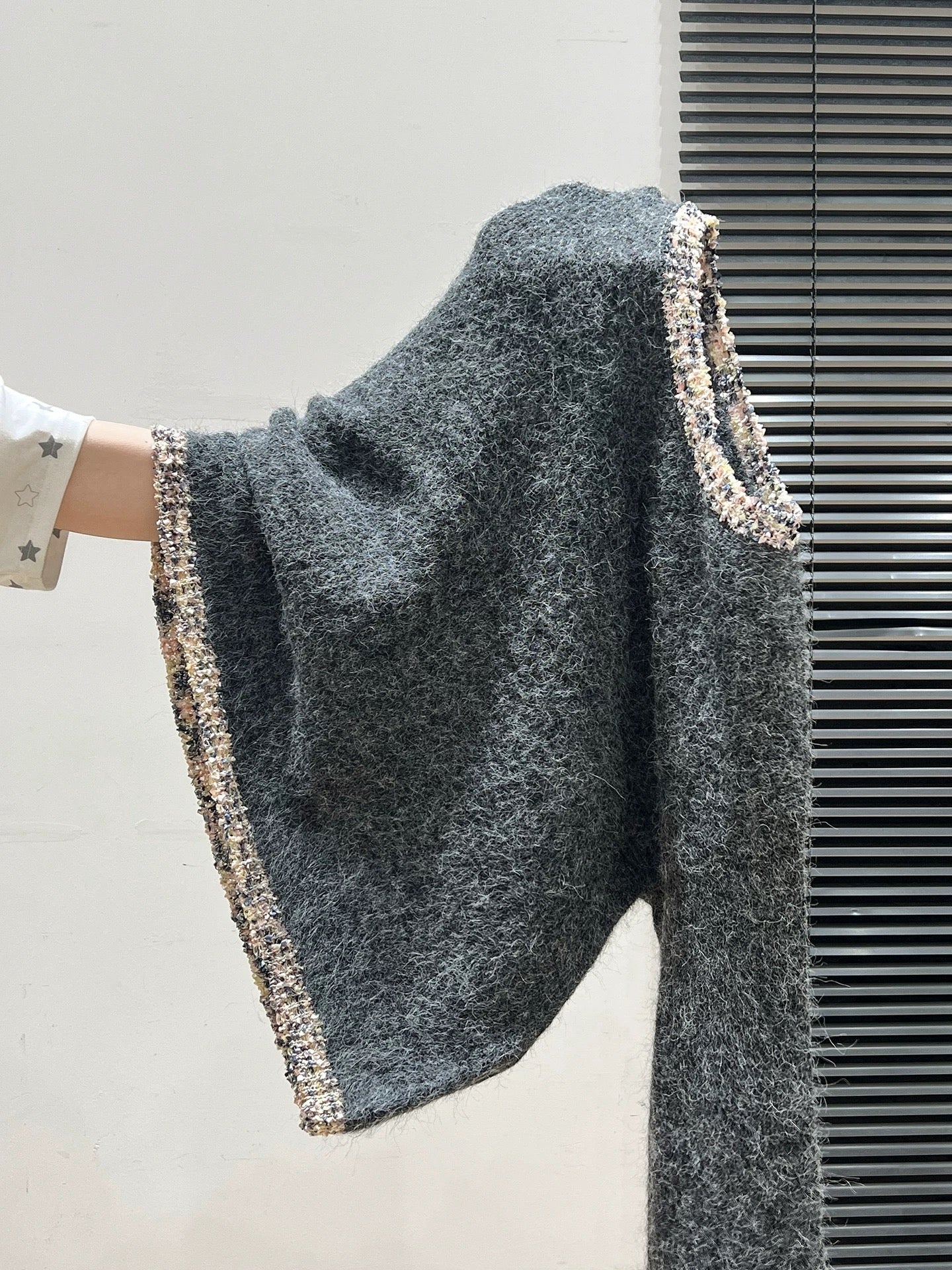 Gray Korean long-sleeved thick sweater women's coat 2025 autumn and winter loose plush knitted bottoming shirt top