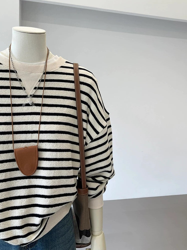 CHAO-level recommendation! Autumn atmosphere outfit ~ Beige and black striped round neck casual age-reducing loose versatile sweatshirt