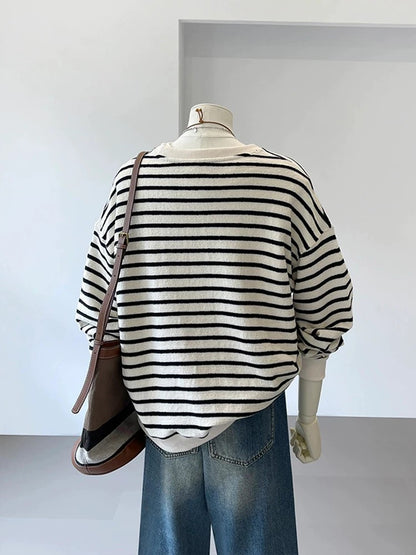 CHAO-level recommendation! Autumn atmosphere outfit ~ Beige and black striped round neck casual age-reducing loose versatile sweatshirt