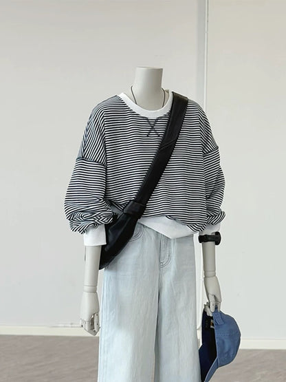 CHAO-level recommendation! Really has a youthful feel ~ Korean version of the black and white striped round neck loose casual sweatshirt for women