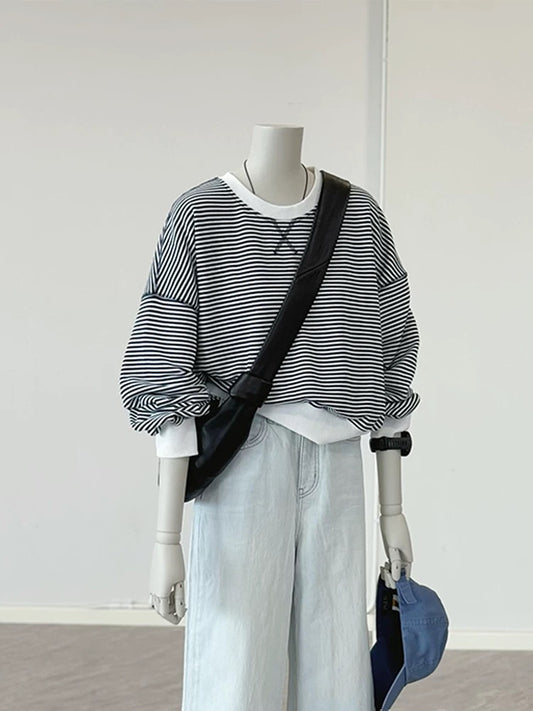 CHAO-level recommendation! Really has a youthful feel ~ Korean version of the black and white striped round neck loose casual sweatshirt for women