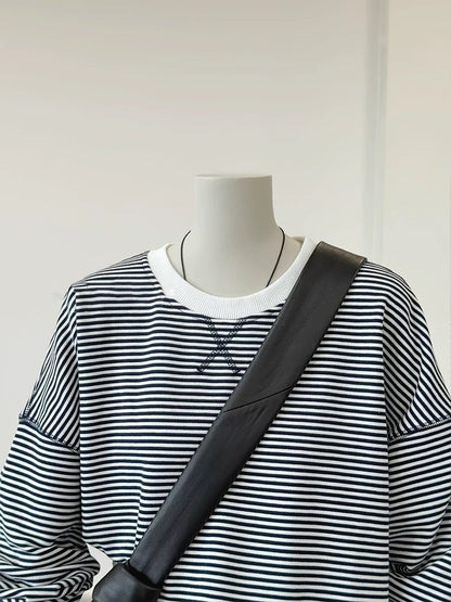 CHAO-level recommendation! Really has a youthful feel ~ Korean version of the black and white striped round neck loose casual sweatshirt for women